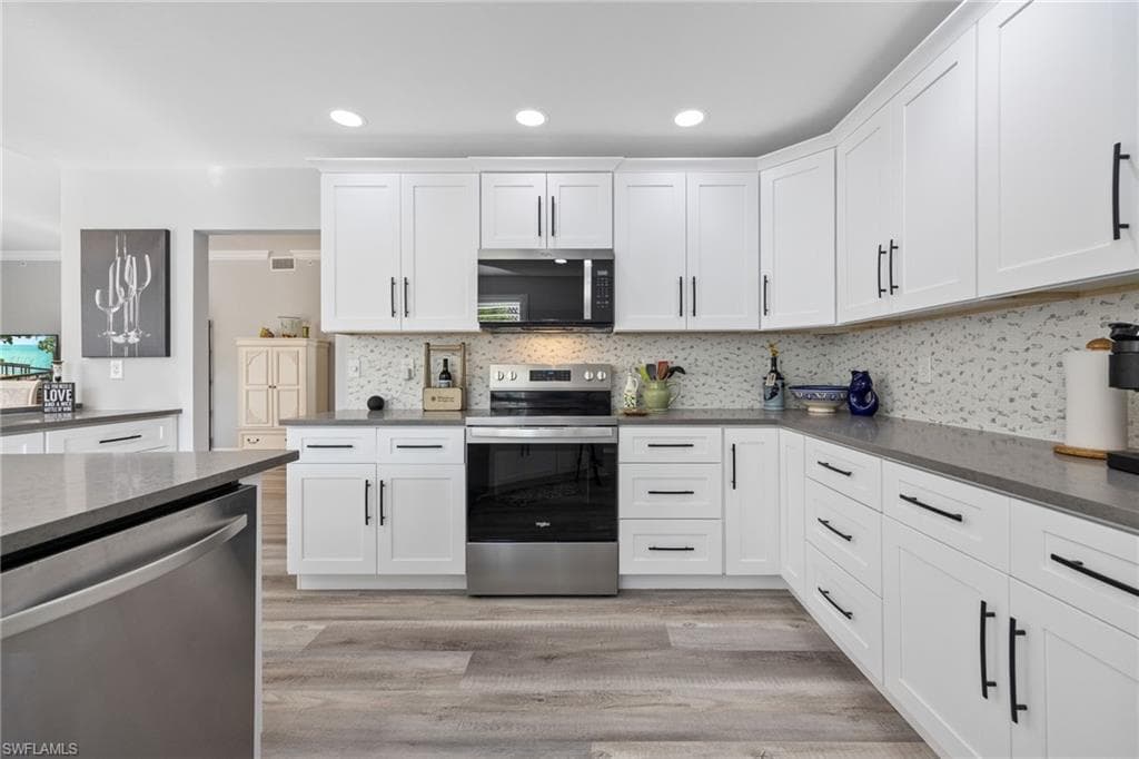 4650 Yacht Harbor Dr 121, Naples, FL 34112-6