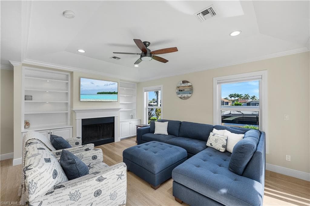 427 Nassau Ct, Marco Island, FL 34145-8