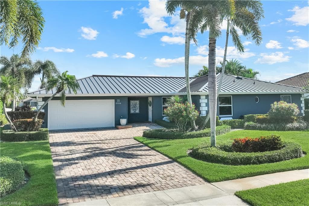 427 Nassau Ct, Marco Island, FL 34145-29