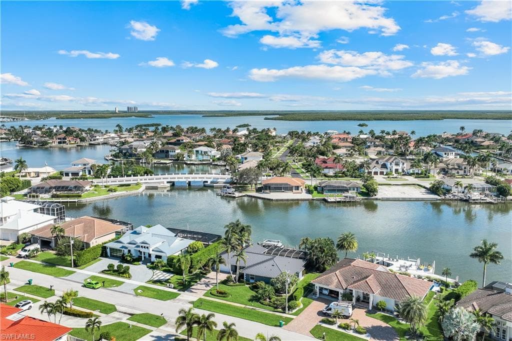 427 Nassau Ct, Marco Island, FL 34145-2