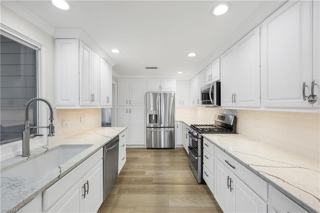 427 Nassau Ct, Marco Island, FL 34145-4