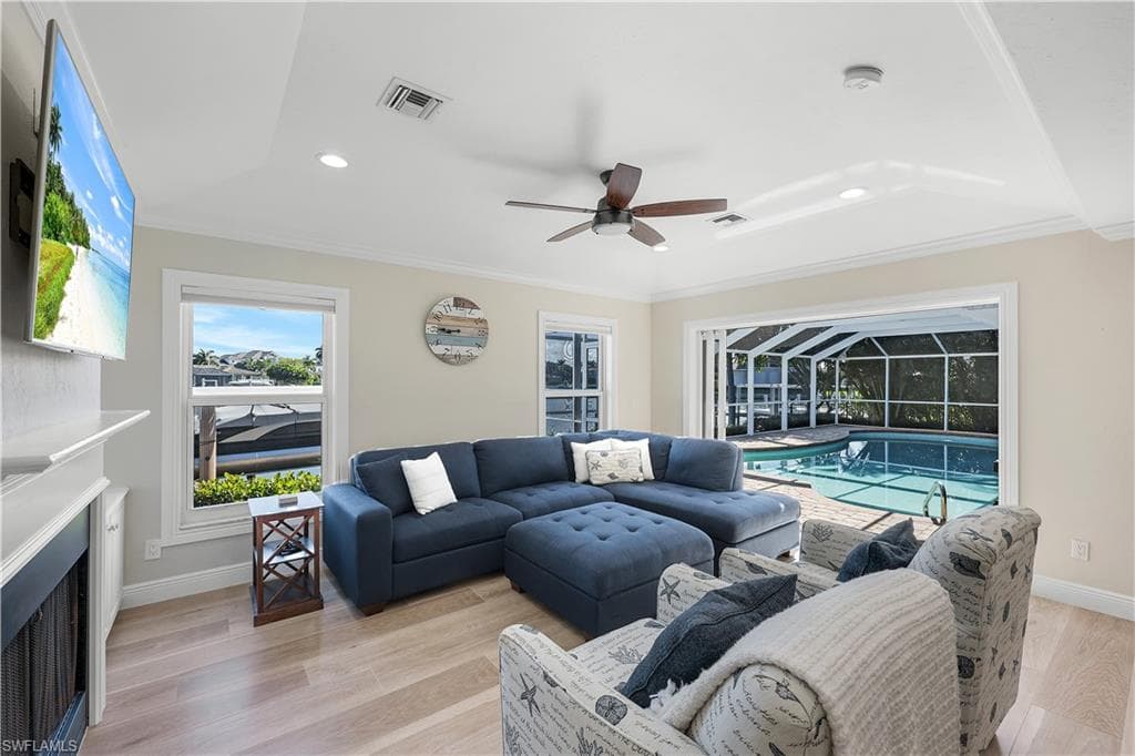 427 Nassau Ct, Marco Island, FL 34145-7