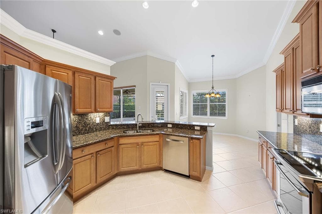 5024 Old Pond Dr, Naples, FL 34104-15