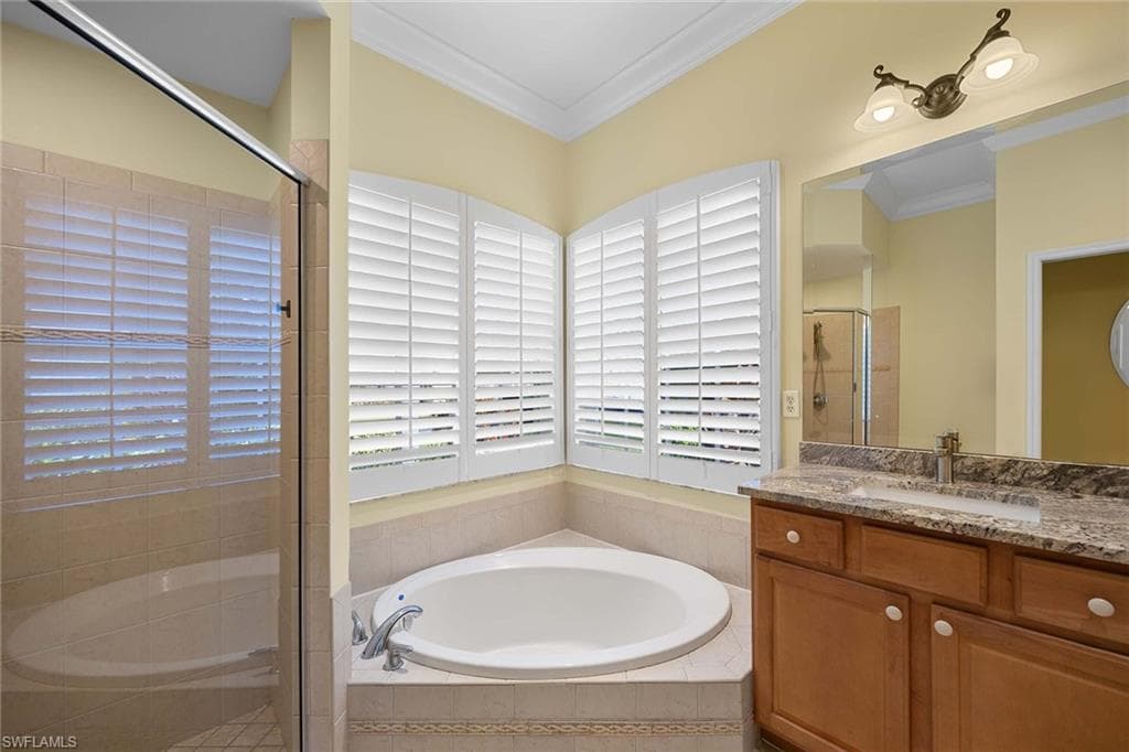 5024 Old Pond Dr, Naples, FL 34104-21