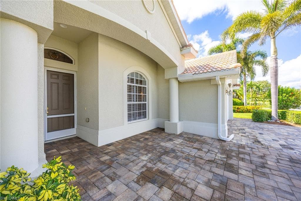 5024 Old Pond Dr, Naples, FL 34104-6