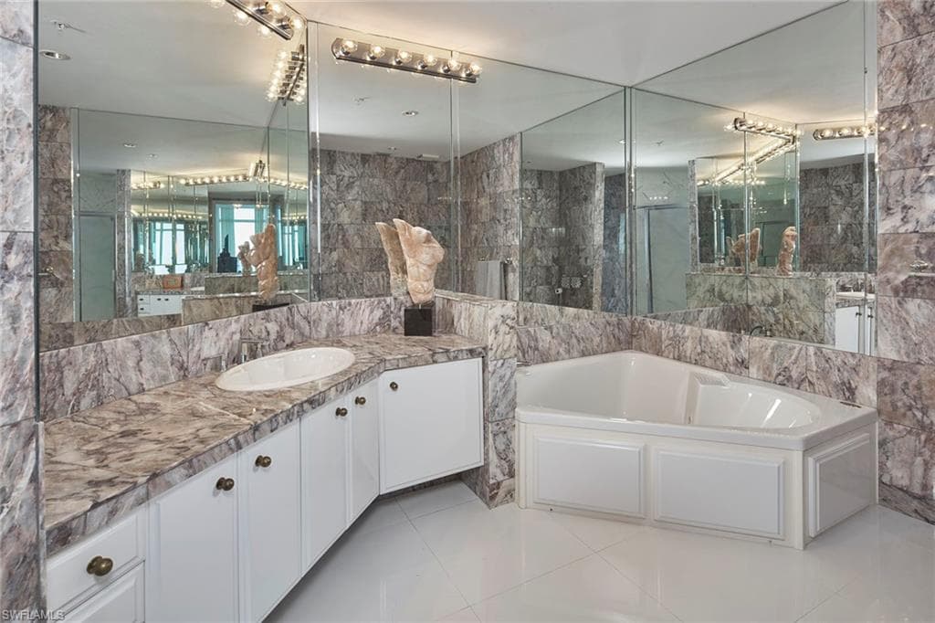 7515 Pelican Bay Blvd 22c, Naples, FL 34108-9