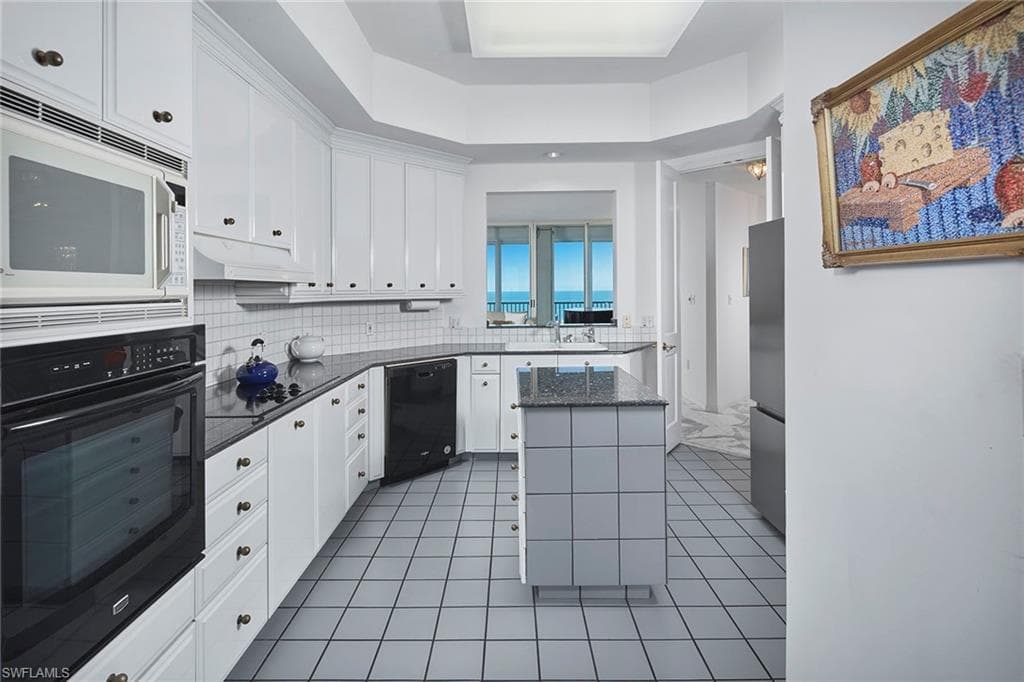 7515 Pelican Bay Blvd 22c, Naples, FL 34108-11