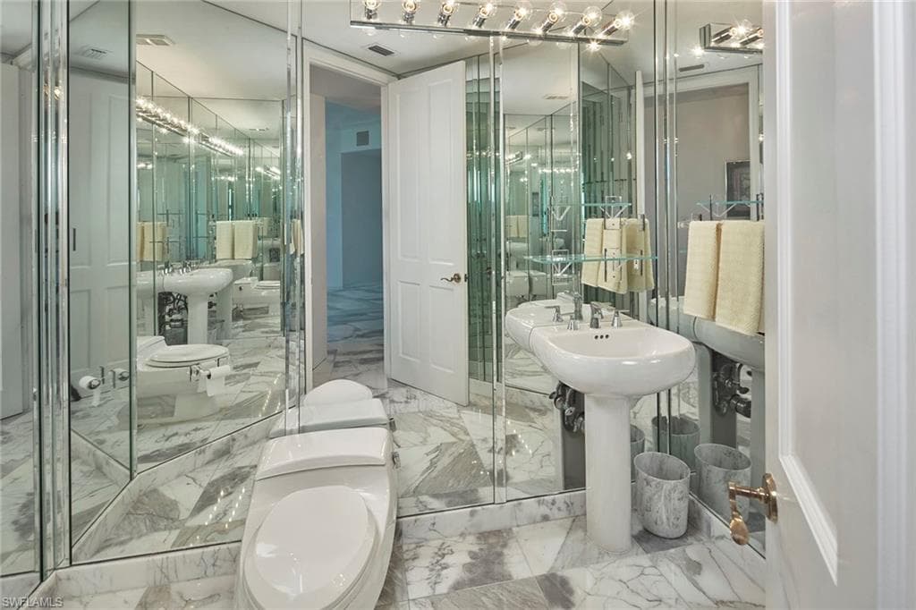 7515 Pelican Bay Blvd 22c, Naples, FL 34108-17