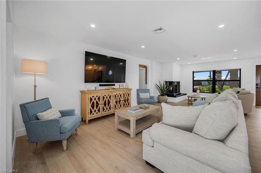 169 Ibis St, Fort Myers Beach, FL 33931-8