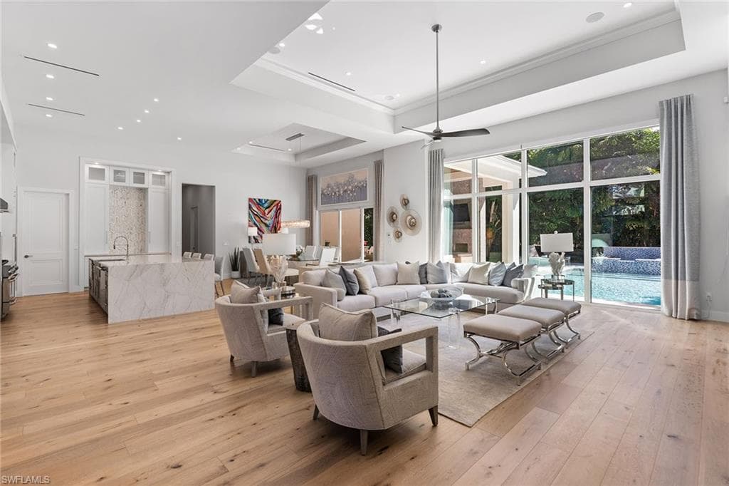 720 Orchid Dr, Naples, FL 34102-8