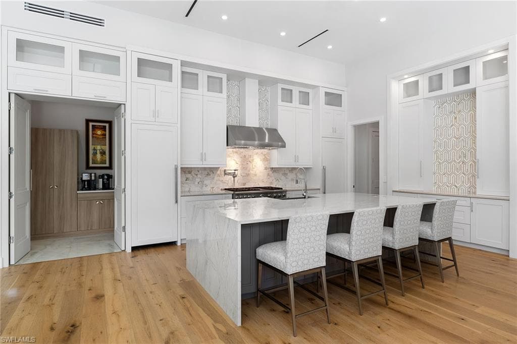 720 Orchid Dr, Naples, FL 34102-16