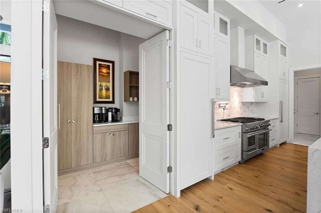 720 Orchid Dr, Naples, FL 34102-17