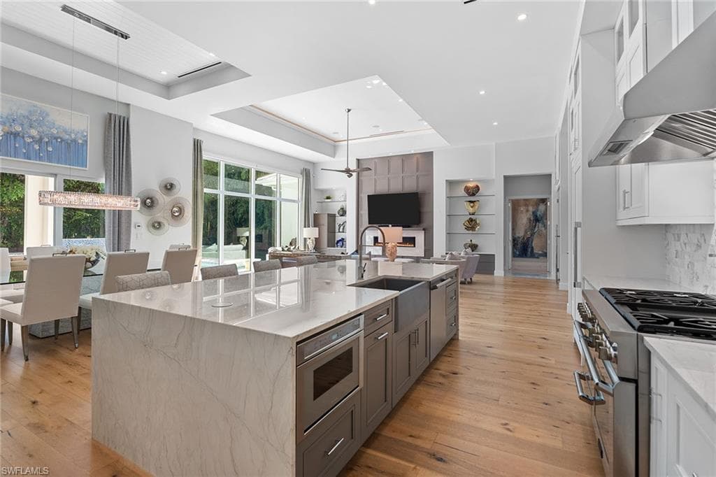 720 Orchid Dr, Naples, FL 34102-20