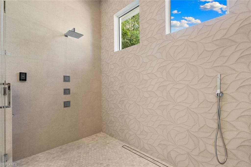 720 Orchid Dr, Naples, FL 34102-25