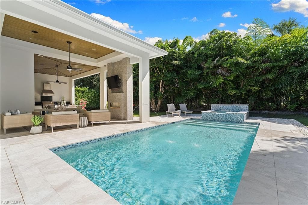 720 Orchid Dr, Naples, FL 34102-34