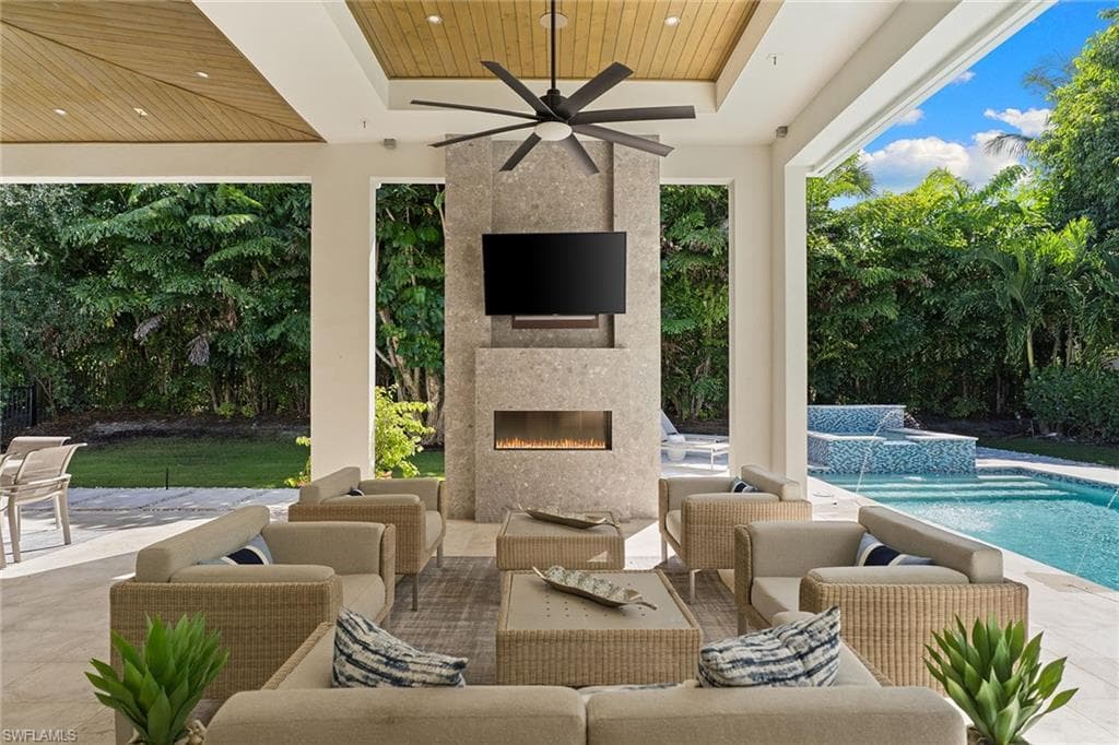 720 Orchid Dr, Naples, FL 34102-35