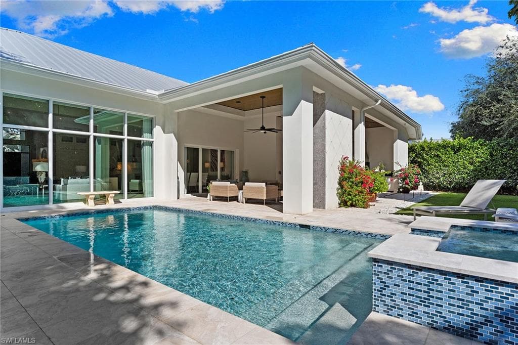 720 Orchid Dr, Naples, FL 34102-37