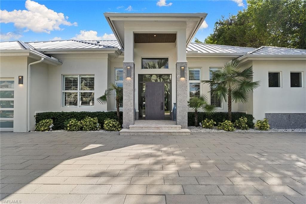 720 Orchid Dr, Naples, FL 34102-2