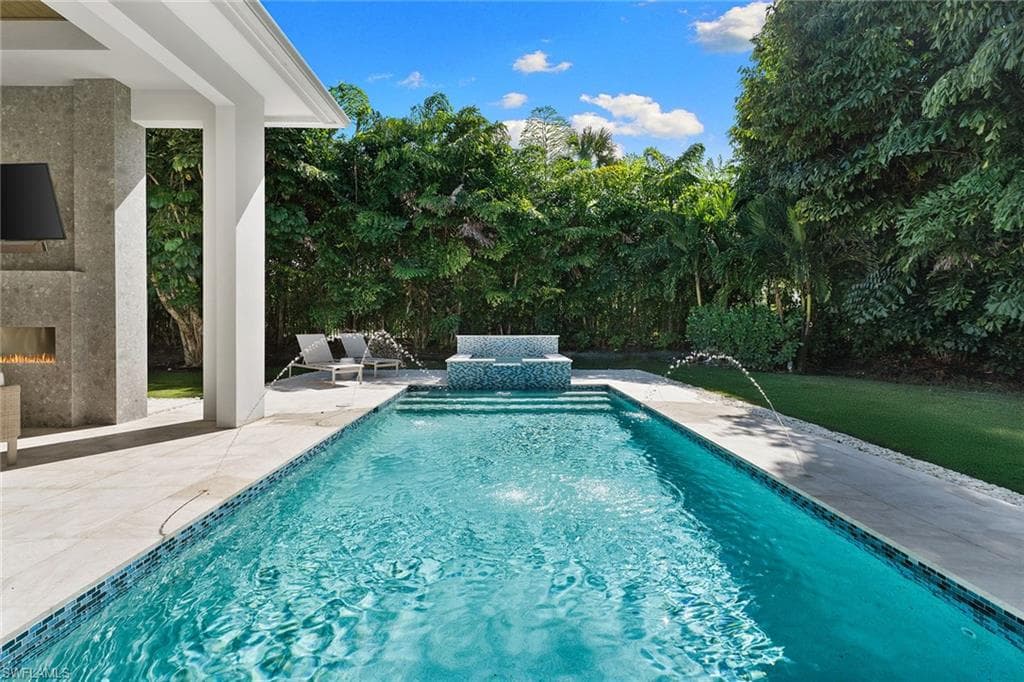 720 Orchid Dr, Naples, FL 34102-46