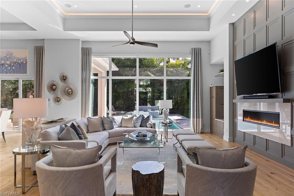 720 Orchid Dr, Naples, FL 34102-5