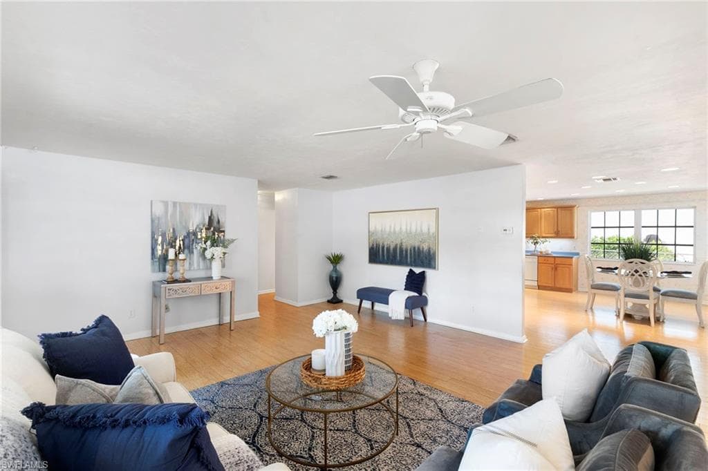 1290 10th Ave N, Naples, FL 34102-9