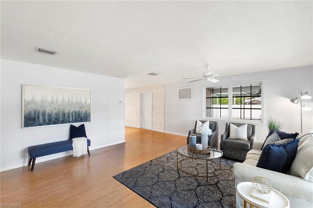 1290 10th Ave N, Naples, FL 34102-11