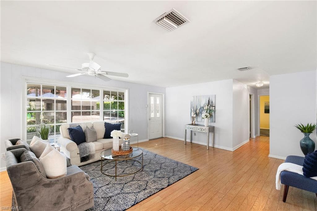 1290 10th Ave N, Naples, FL 34102-12