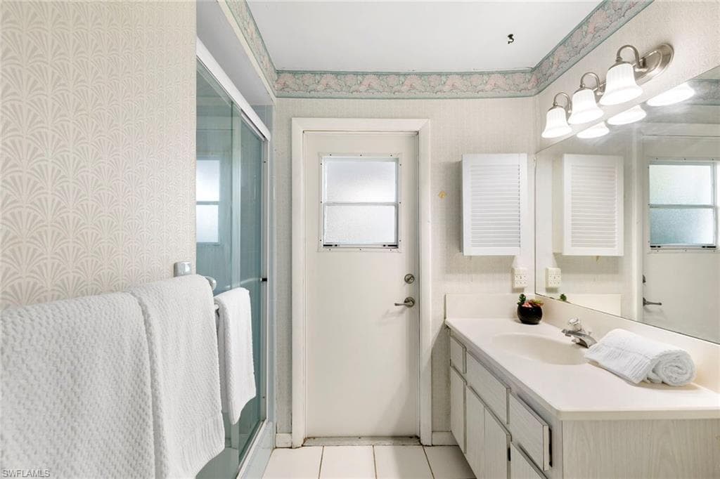 1290 10th Ave N, Naples, FL 34102-18