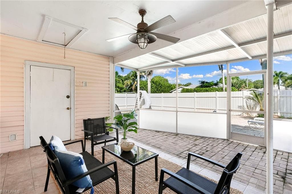 1290 10th Ave N, Naples, FL 34102-20