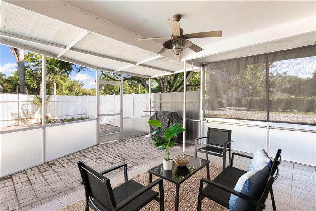 1290 10th Ave N, Naples, FL 34102-21