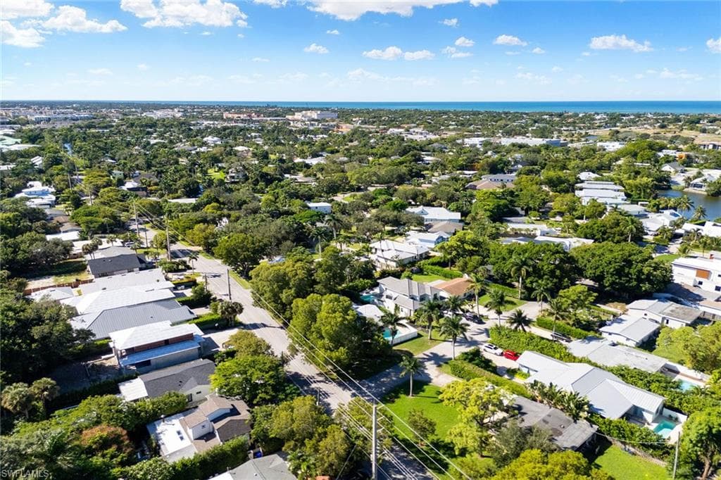 1290 10th Ave N, Naples, FL 34102-27