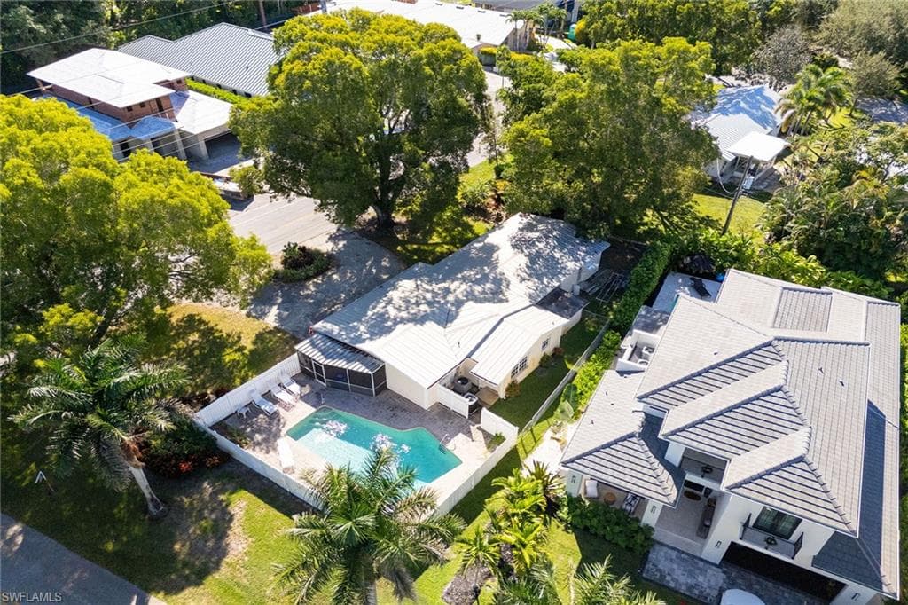 1290 10th Ave N, Naples, FL 34102-1