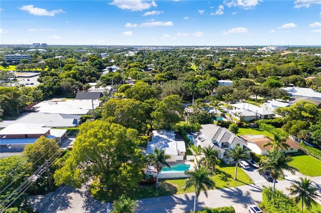 1290 10th Ave N, Naples, FL 34102-28