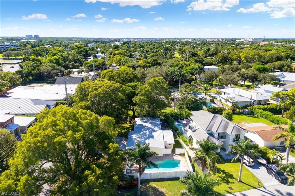 1290 10th Ave N, Naples, FL 34102-29