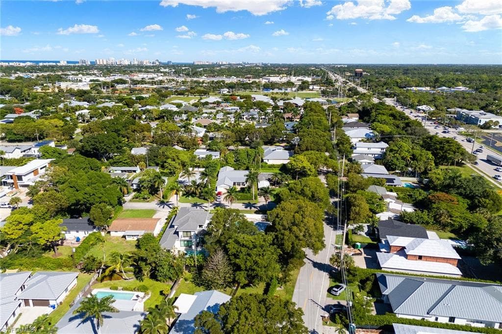 1290 10th Ave N, Naples, FL 34102-32