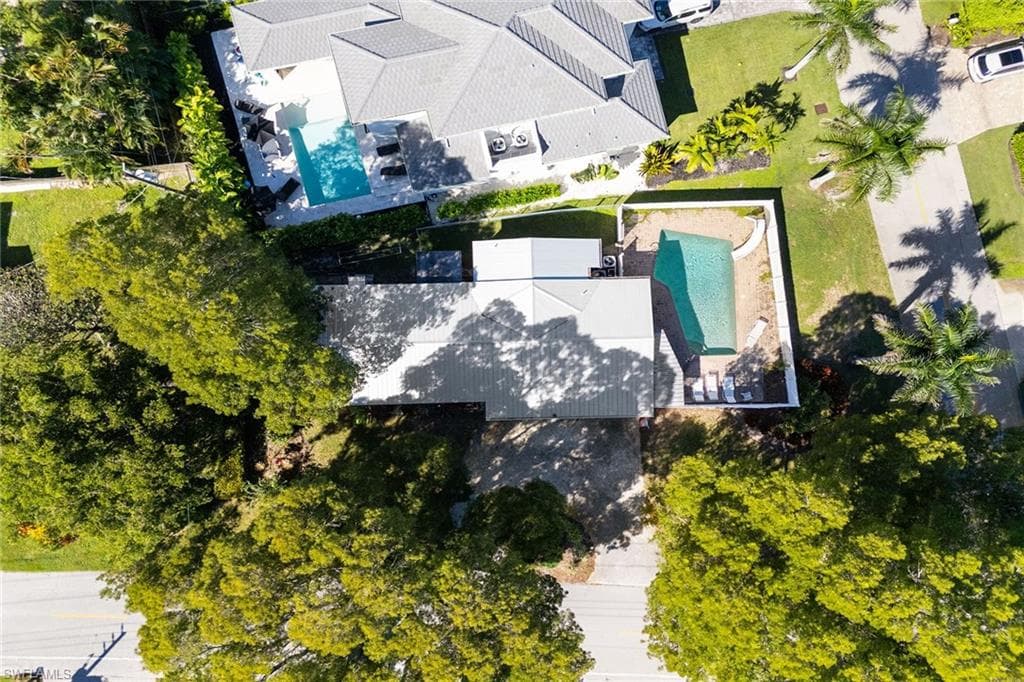 1290 10th Ave N, Naples, FL 34102-2