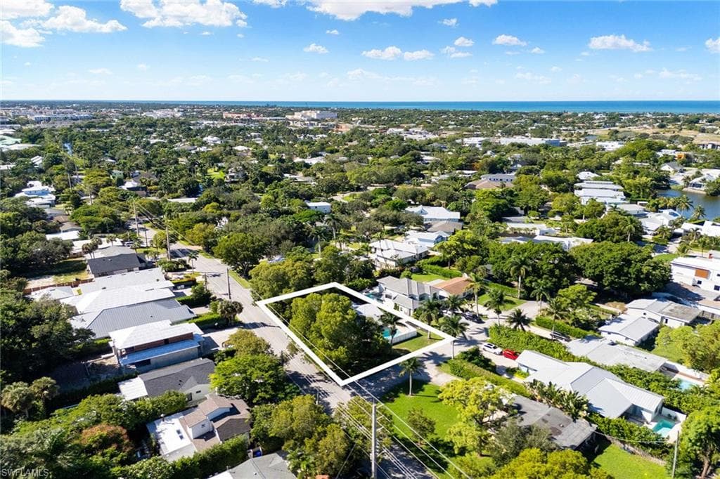 1290 10th Ave N, Naples, FL 34102-3