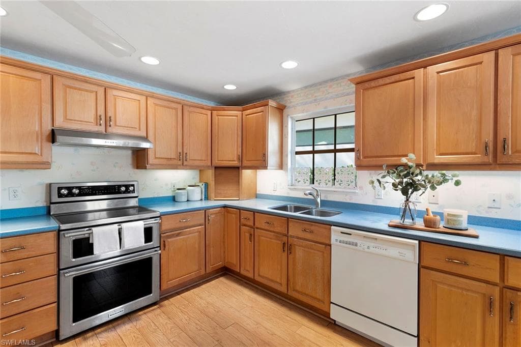 1290 10th Ave N, Naples, FL 34102-7