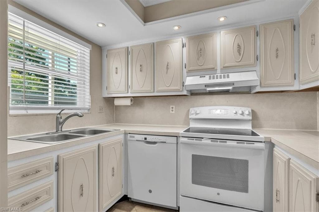 325 Charlemagne Blvd B103, Naples, FL 34112-16