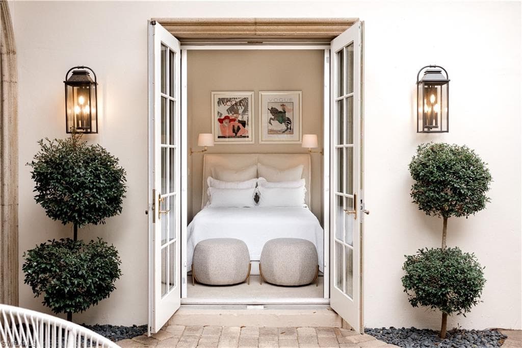 15627 Villoresi Way, Naples, FL 34110-26