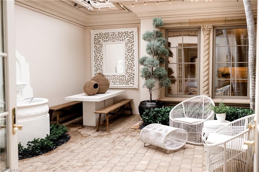 15627 Villoresi Way, Naples, FL 34110-27