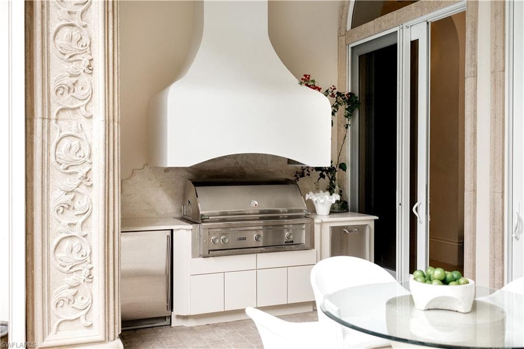 15627 Villoresi Way, Naples, FL 34110-34