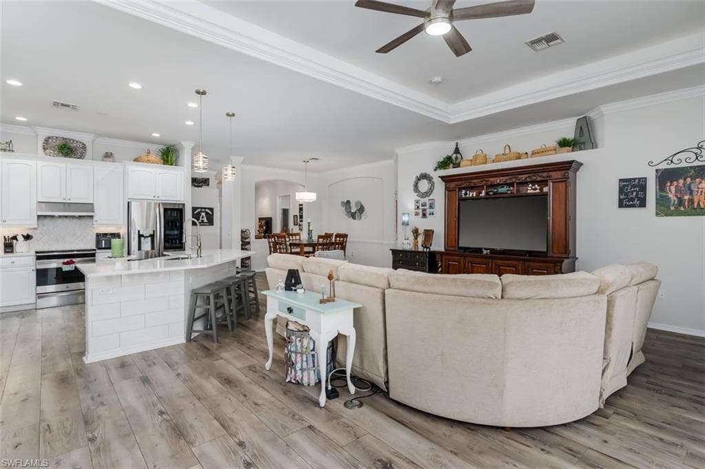 3633 Grand Cypress Dr, Naples, FL 34119-8