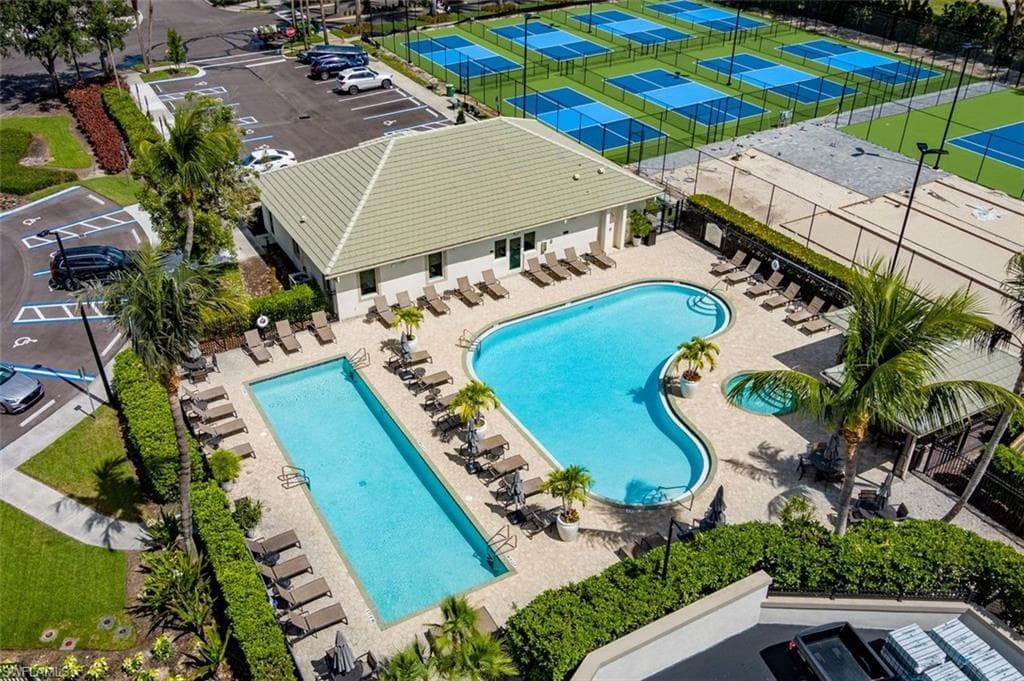 3633 Grand Cypress Dr, Naples, FL 34119-23