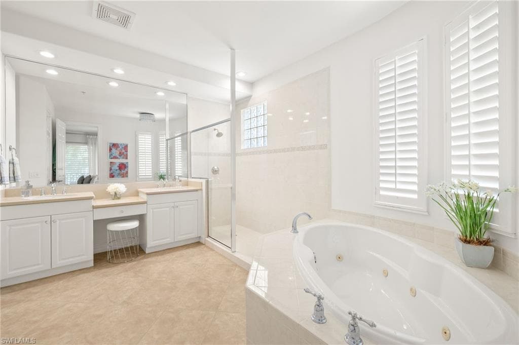 2847 Tiburon Blvd E 102, Naples, FL 34109-18