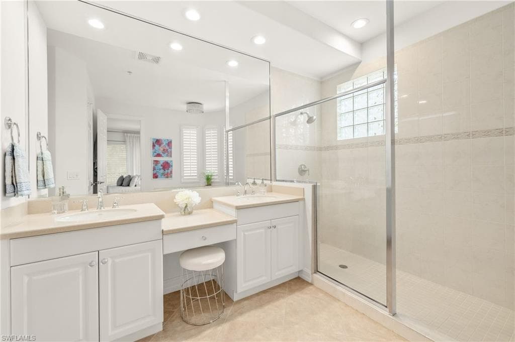 2847 Tiburon Blvd E 102, Naples, FL 34109-19