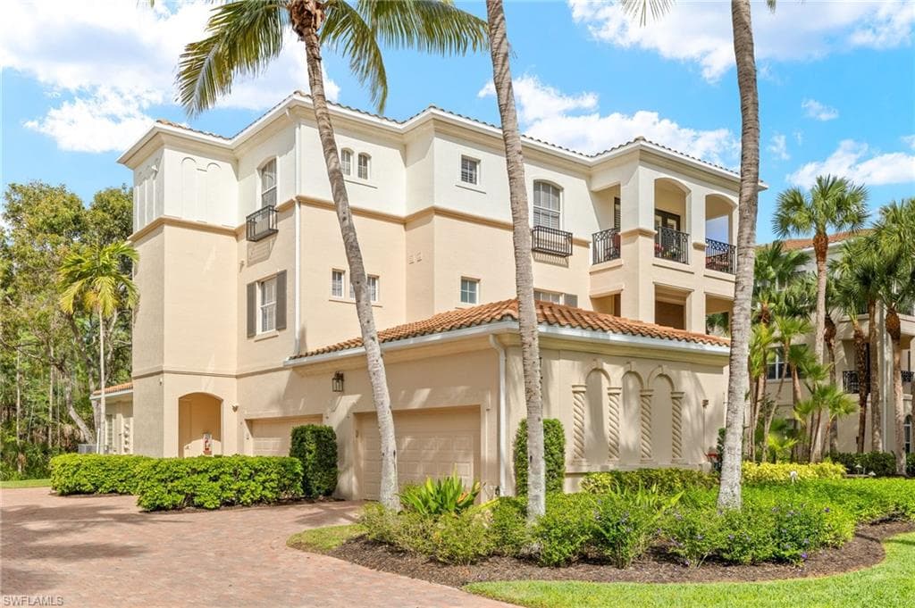 2847 Tiburon Blvd E 102, Naples, FL 34109-28