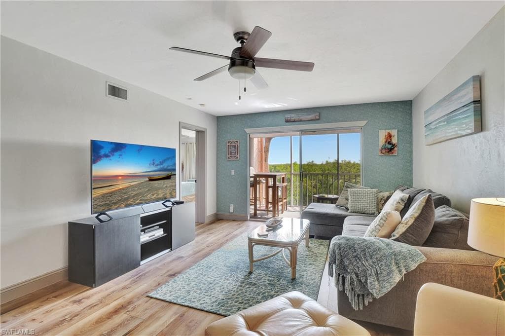 300 Horse Creek Dr 205, Naples, FL 34110-8