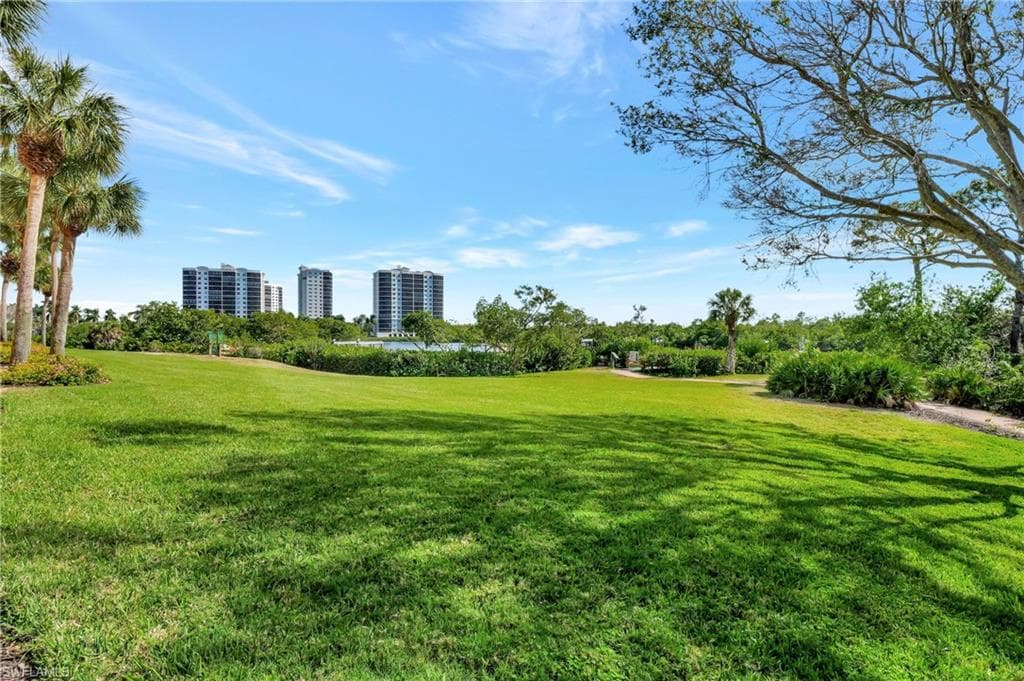 300 Horse Creek Dr 205, Naples, FL 34110-16