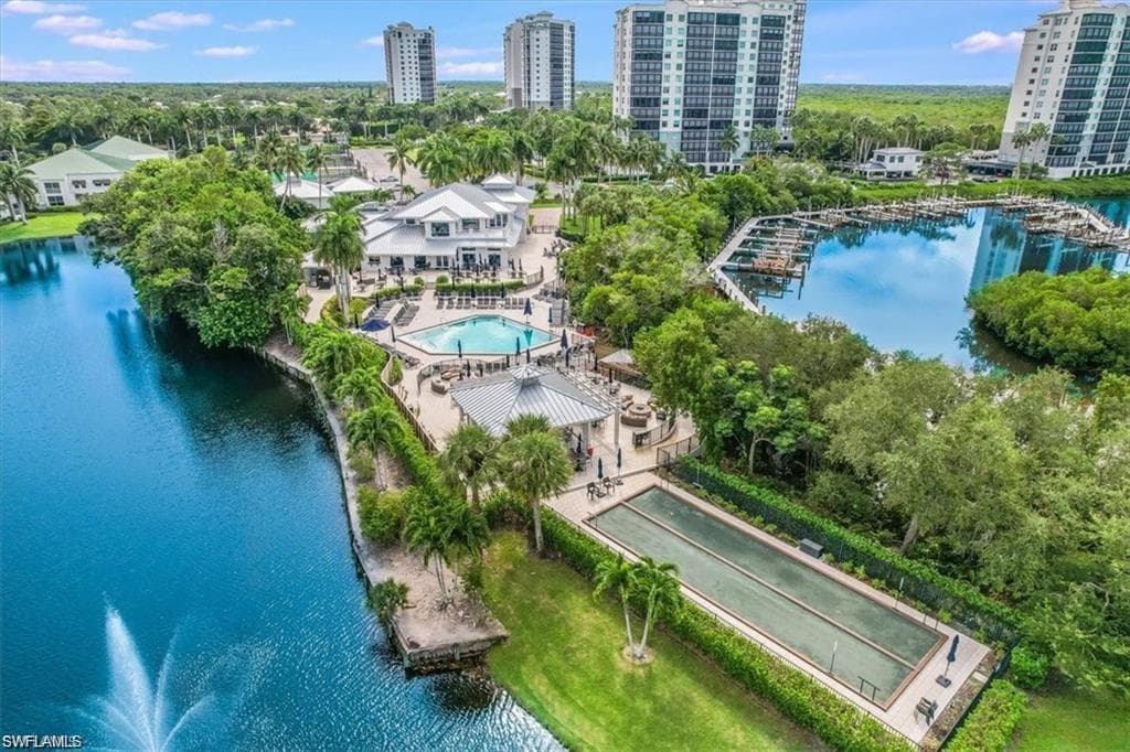 300 Horse Creek Dr 205, Naples, FL 34110-19